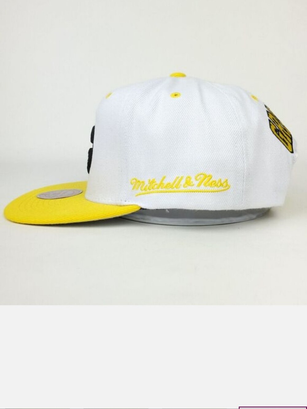 NWT Men's Mitchell & Ness White and Gold Grambling Tigers Snapback - Picture 4 of 7